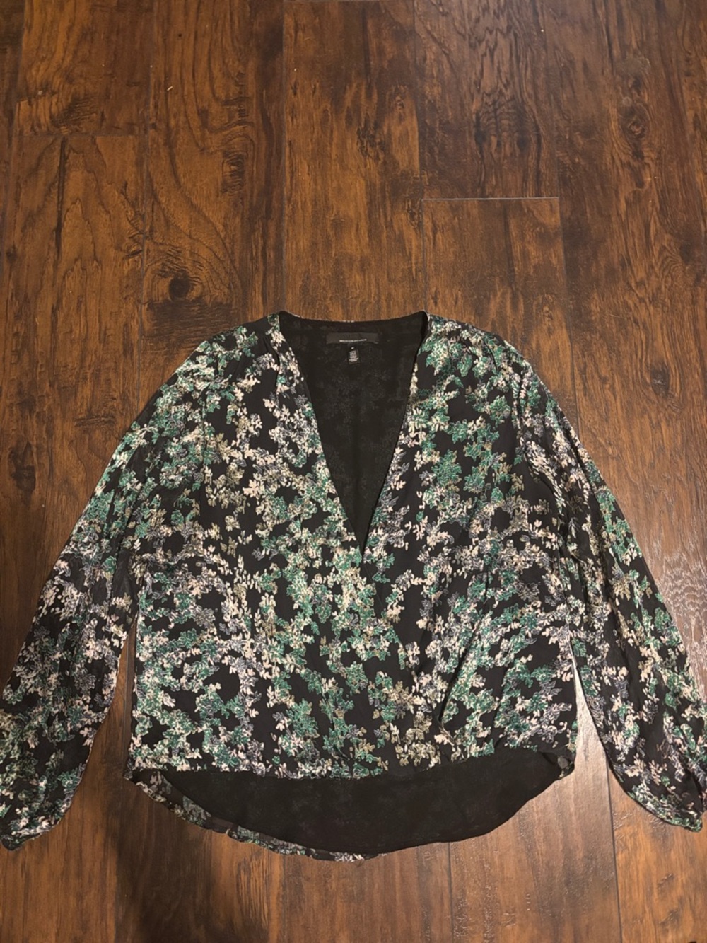 Women’s White House Black Market Medium Floral Wrap Blouse Black and Green